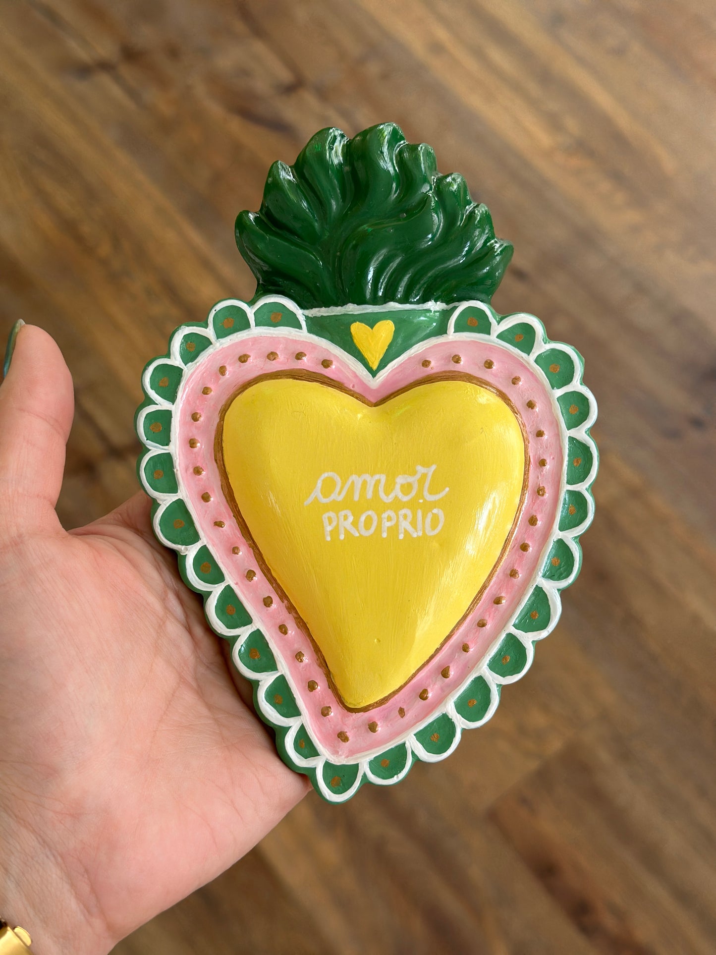 Cuore sacro "Amor proprio" giallo